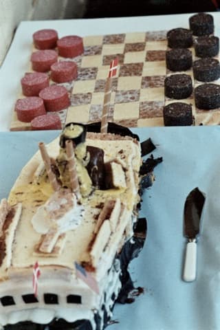 Salami chess and pastry replica of the ship (Photo: Berty Skuber, 1985)
