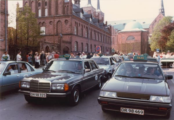30 TAXIS