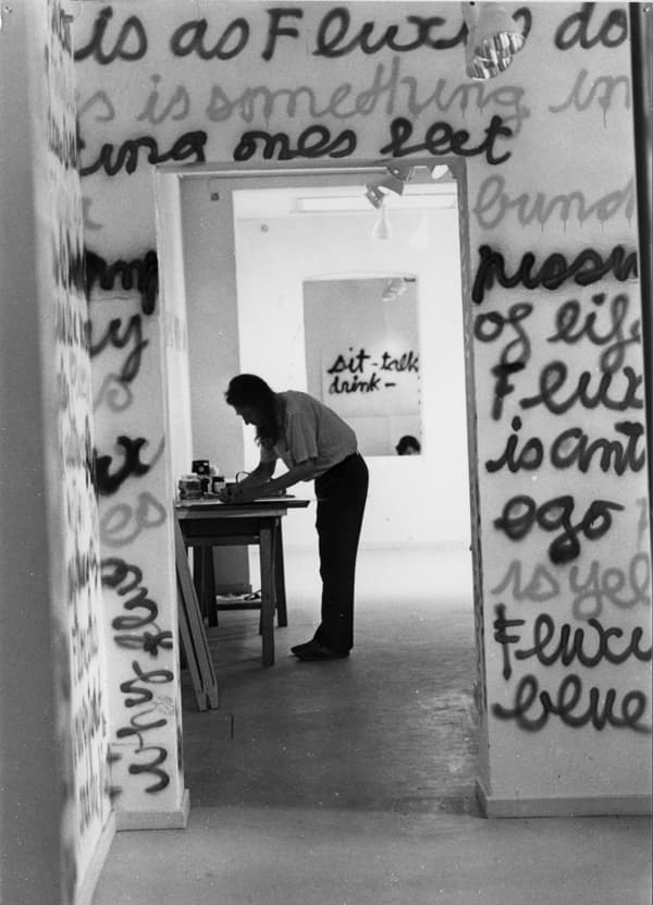 Text on wall by Ben Vautier, in the background Jackson Mac Low (Photo: Torben Thesander, 1985)
